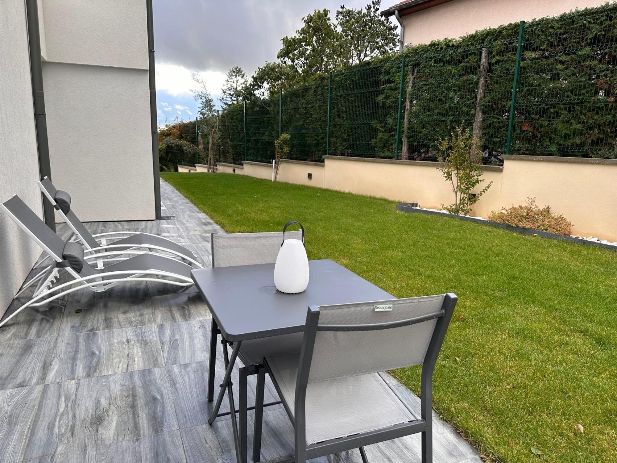 La Villa Perchee Calme, Sauna, Parking Prive Saint-Prix  Экстерьер фото
